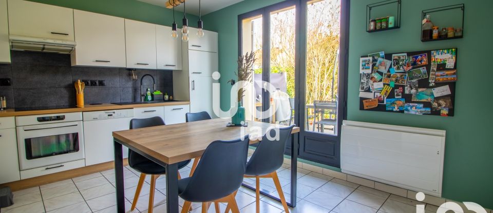 Traditional house 7 rooms of 129 m² in Verneuil-sur-Seine (78480)