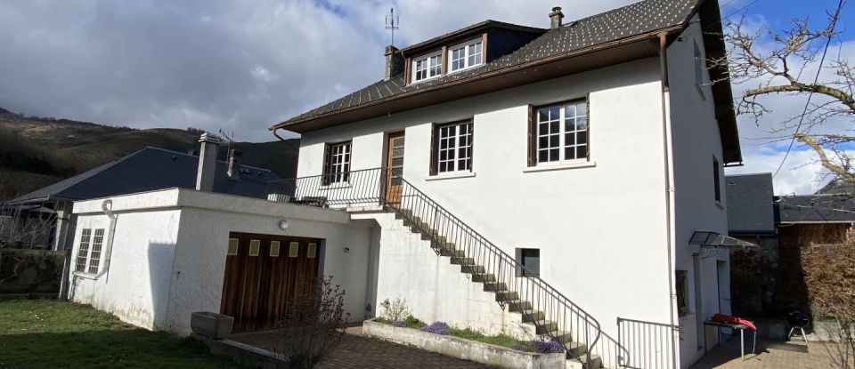 Maison 10 pièces de 228 m² à Arreau (65240)