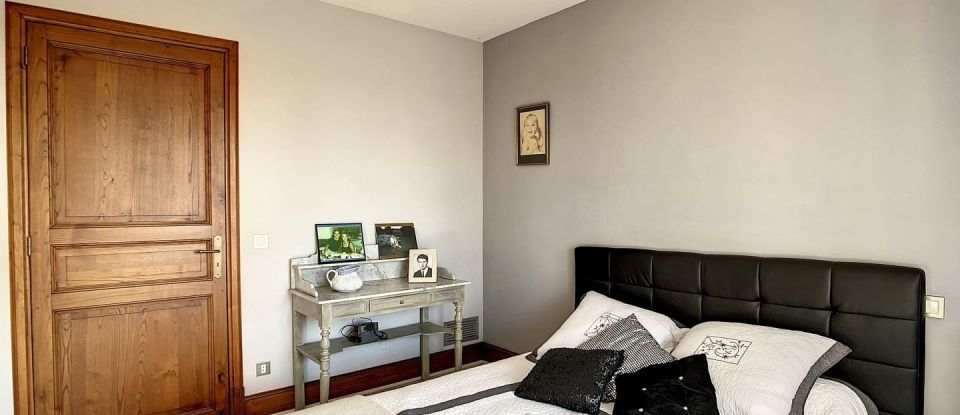 Maison 10 pièces de 250 m² à Montauban (82000)