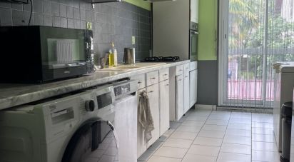 Apartment 3 rooms of 65 m² in Pau (64000)