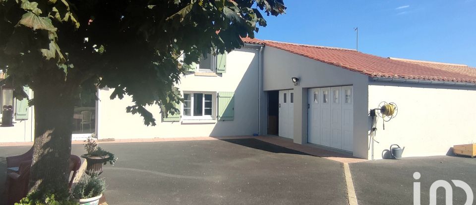 House 5 rooms of 143 m² in Longèves (85200)