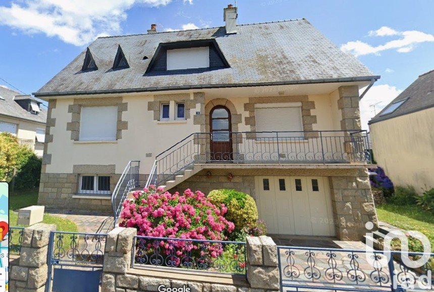 Maison traditionnelle 5 pièces de 115 m² à Saint-Germain-en-Coglès (35133)
