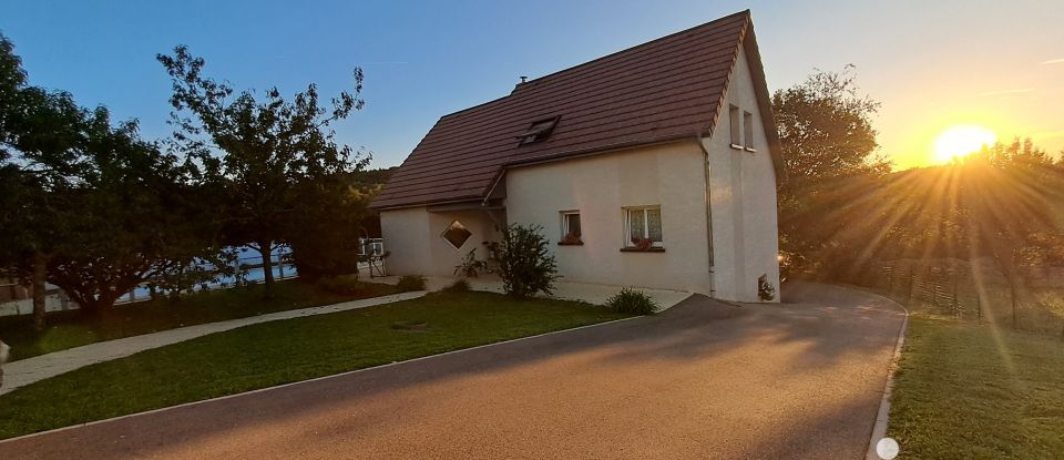 Maison traditionnelle 8 pièces de 147 m² à Abbans-Dessus (25440)
