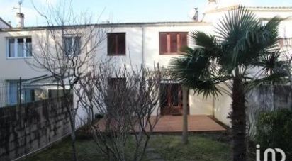 House 4 rooms of 76 m² in Saintes (17100)