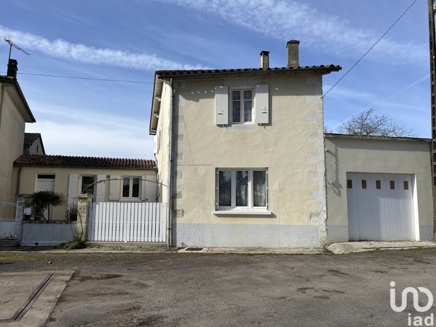 Maison 4 pièces de 75 m² à Saint-Claud (16450)