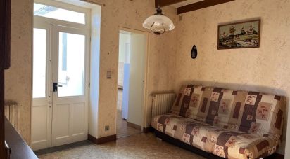 House 4 rooms of 75 m² in Saint-Claud (16450)