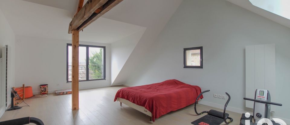 House 8 rooms of 241 m² in Triel-sur-Seine (78510)