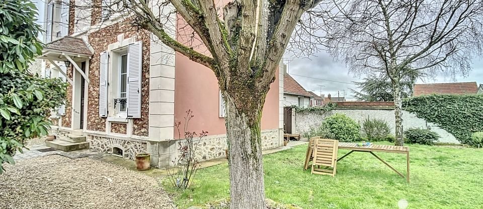 Traditional house 5 rooms of 130 m² in Nanteuil-lès-Meaux (77100)