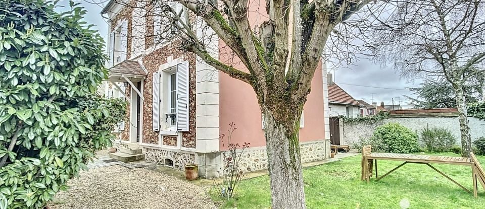 Traditional house 5 rooms of 130 m² in Nanteuil-lès-Meaux (77100)
