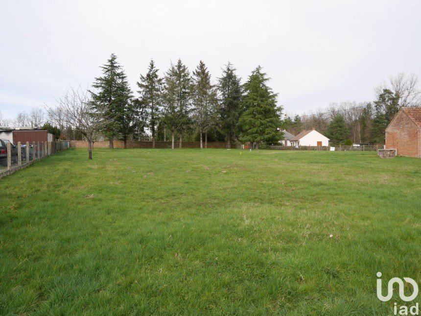 Land of 656 m² in Sennely (45240)