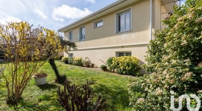 House 6 rooms of 170 m² in Les Clayes-sous-Bois (78340)