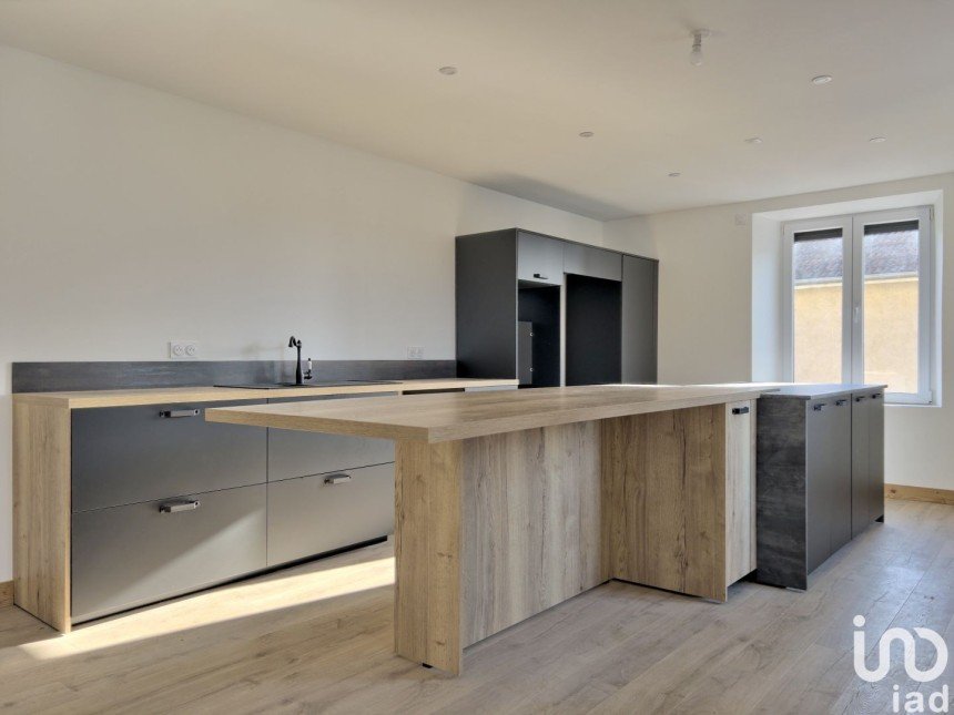 Duplex 6 rooms of 170 m² in Beaurepaire (38270)