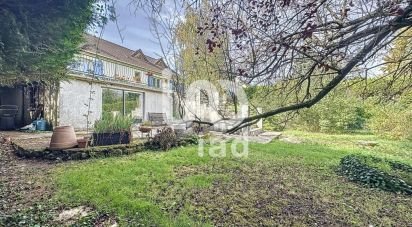 House 9 rooms of 194 m² in Prunay-sur-Essonne (91720)