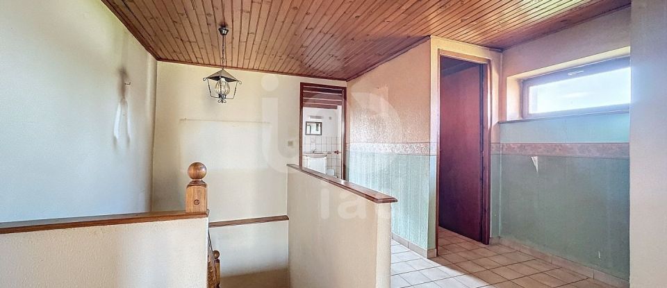 House 4 rooms of 129 m² in Cutting (57260)