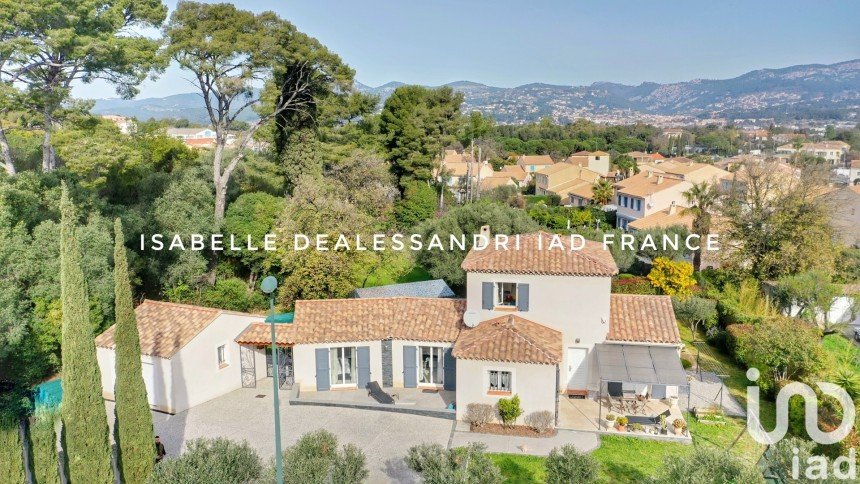 Traditional house 6 rooms of 130 m² in Six-Fours-les-Plages (83140)