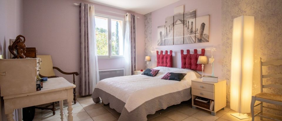 House 7 rooms of 205 m² in Saint-Raphaël (83700)