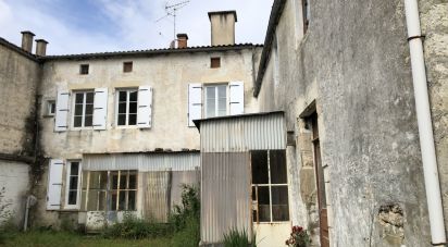 House 8 rooms of 178 m² in Chef-Boutonne (79110)