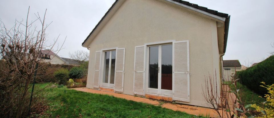 House 5 rooms of 113 m² in Ouzouer-sur-Trézée (45250)
