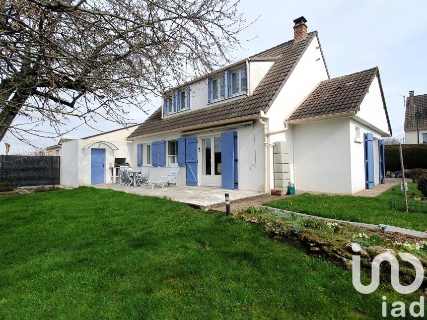 House 6 rooms of 120 m² in Maisoncelles-en-Brie (77580)