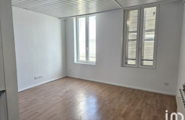 Apartment 3 rooms of 63 m² in Pons (17800)