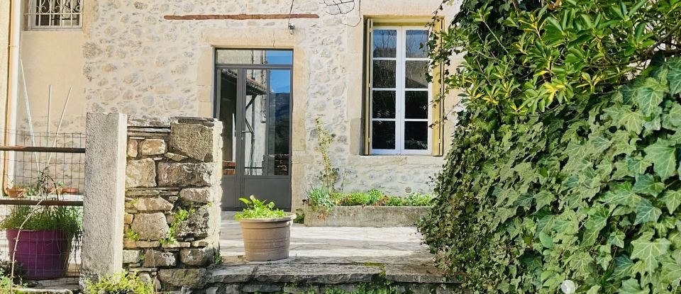 Traditional house 6 rooms of 210 m² in Avèze (30120)