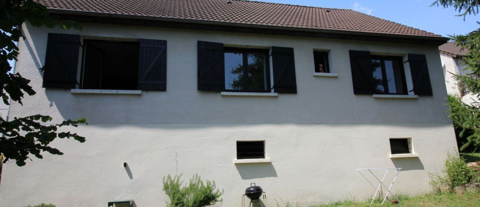 House 4 rooms of 90 m² in Cours-les-Barres (18320)
