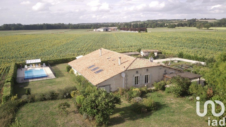 Country house 8 rooms of 270 m² in Léoville (17500)