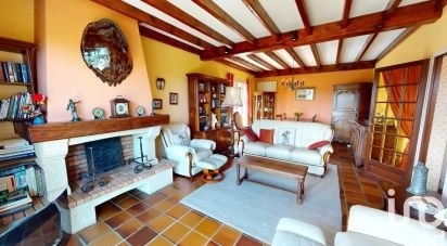 Traditional house 4 rooms of 135 m² in Escoubès (64160)