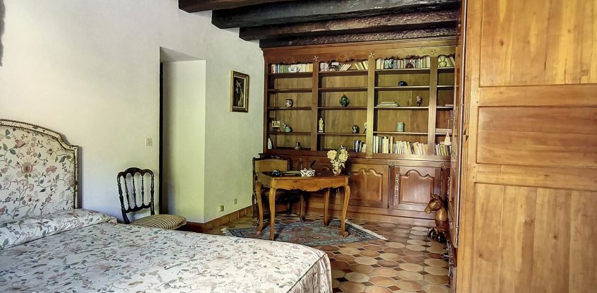 House 5 rooms of 200 m² in Massignac (16310)