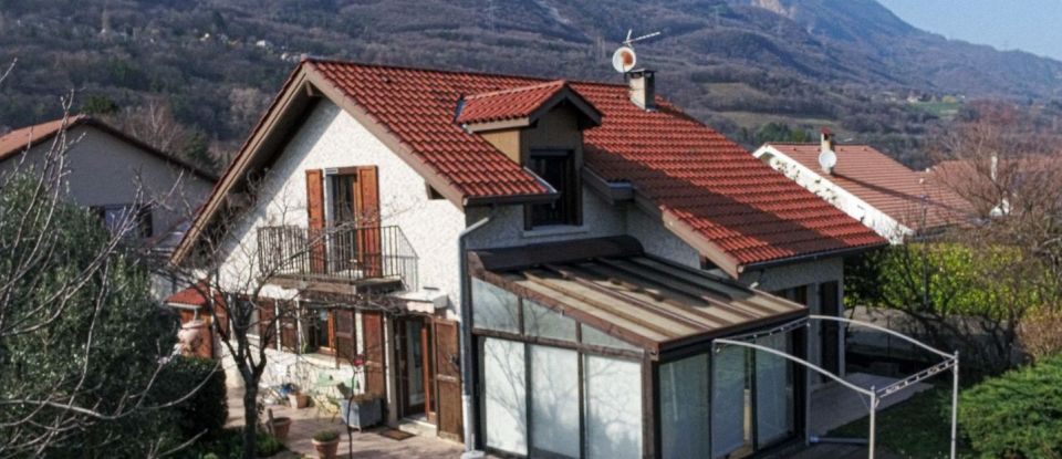 House 7 rooms of 137 m² in Claix (38640)