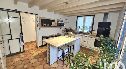 House 7 rooms of 158 m² in Saint-Ciers-sur-Gironde (33820)