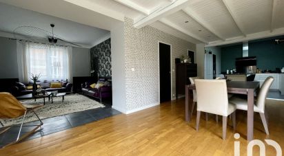 Maison 8 pièces de 222 m² à Beaurains (62217)