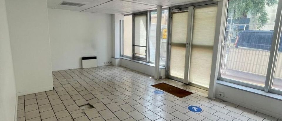 Offices of 245 m² in Montrouge (92120)