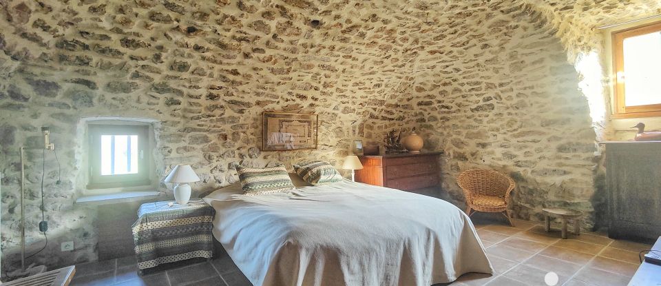 Mas 11 rooms of 300 m² in Saint-Brès (30500)