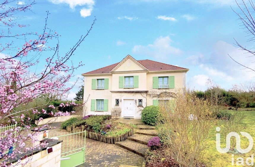 Maison traditionnelle 7 pièces de 200 m² à Saint-Arnoult-en-Yvelines (78730)