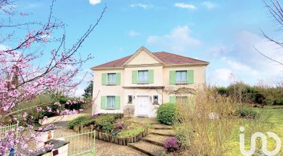 Traditional house 7 rooms of 200 m² in Saint-Arnoult-en-Yvelines (78730)