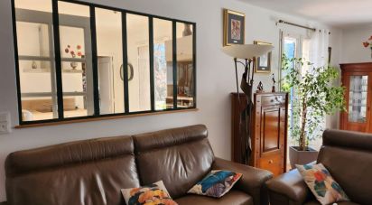 Appartement 5 pièces de 130 m² à Gréoux-les-Bains (04800)