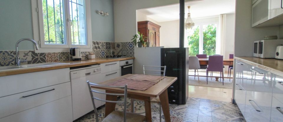 House 10 rooms of 210 m² in Alès (30100)