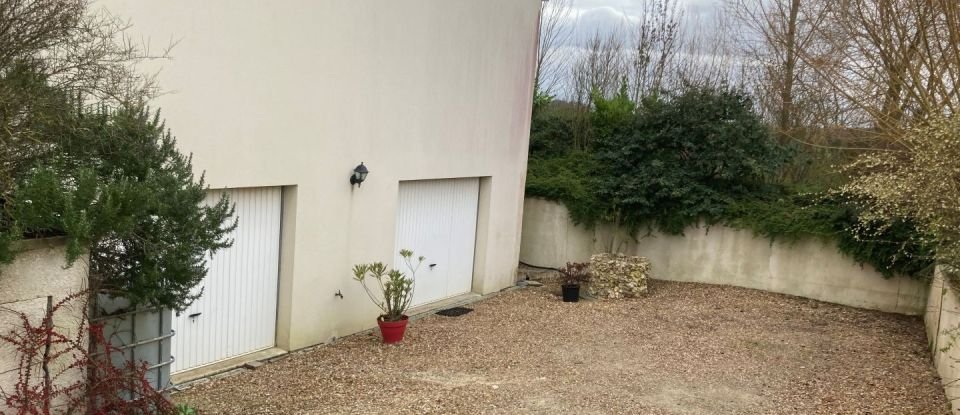 House 7 rooms of 149 m² in Neuillé-le-Lierre (37380)