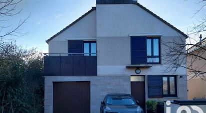 House 5 rooms of 121 m² in Magny-les-Hameaux (78114)