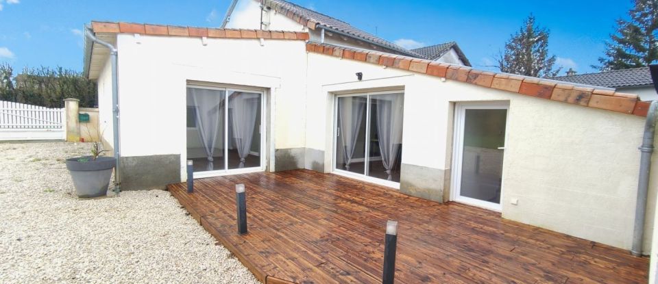 House 6 rooms of 115 m² in Lussac-les-Châteaux (86320)