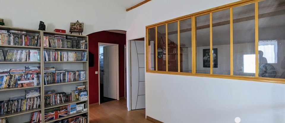 House 11 rooms of 207 m² in Le Gua (17600)