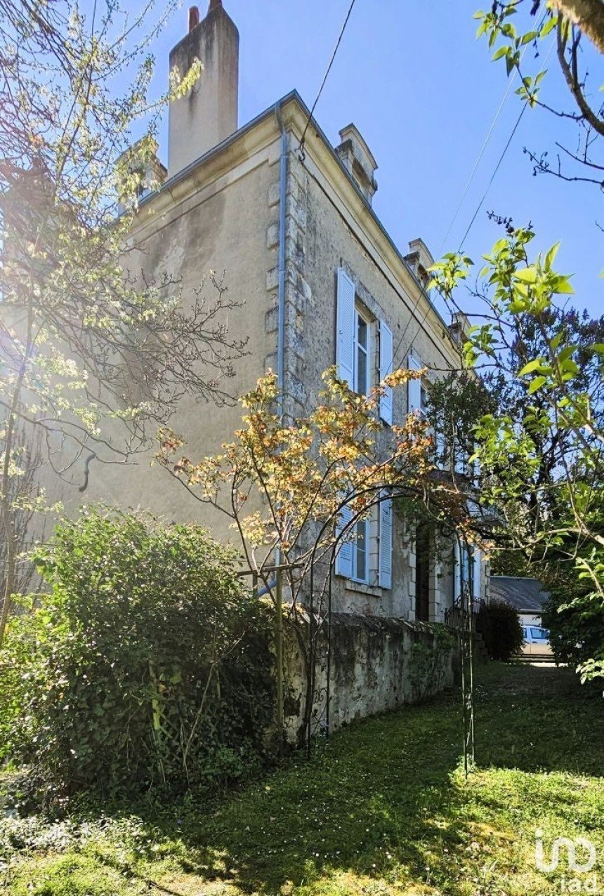 House 9 rooms of 250 m² in Le Pont-Chrétien-Chabenet (36800)