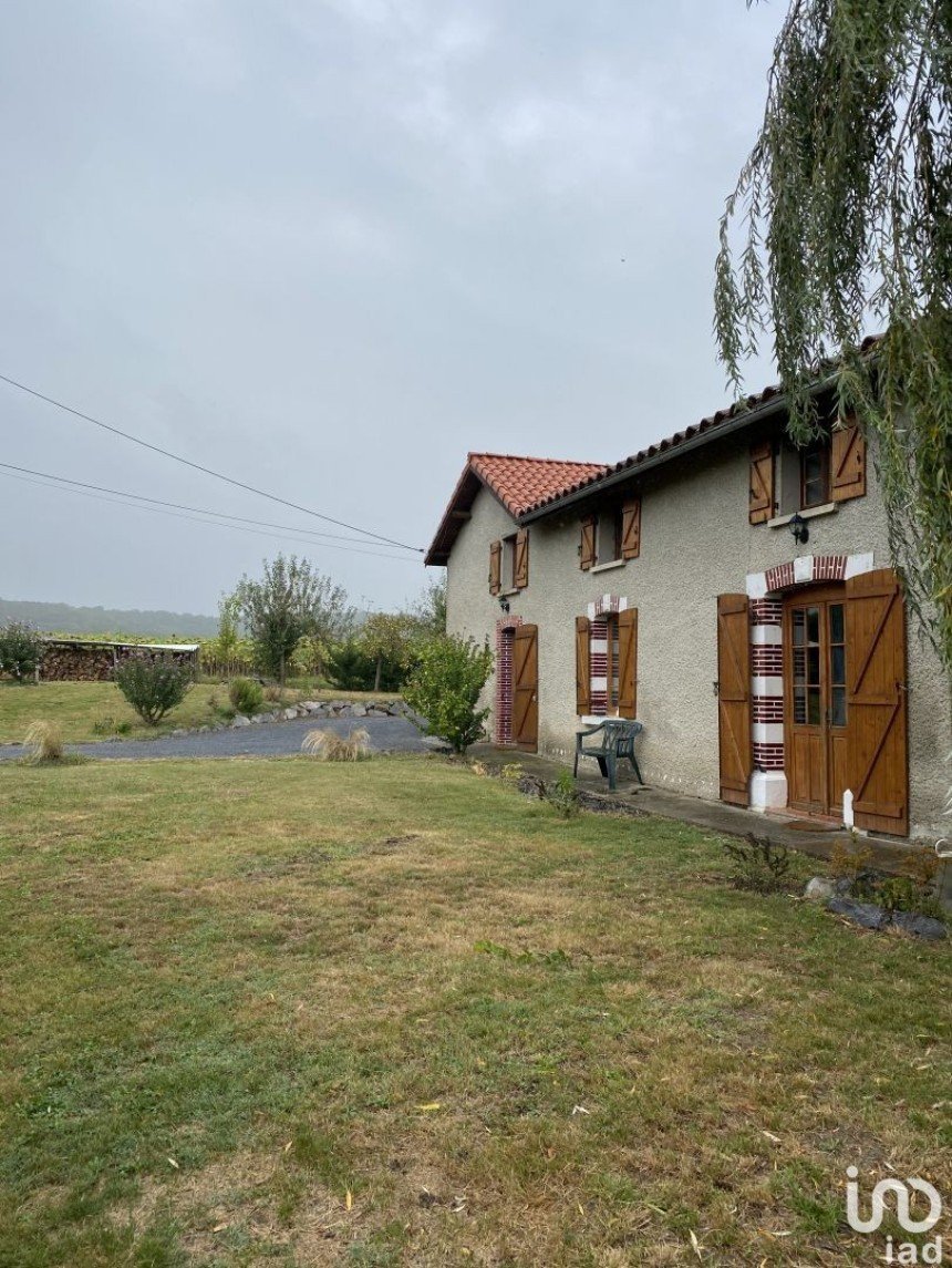 Country house 4 rooms of 134 m² in Lubret-Saint-Luc (65220)