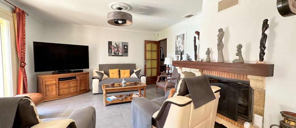 Maison 7 pièces de 170 m² à Castillon-du-Gard (30210)