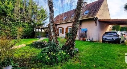 House 6 rooms of 140 m² in D'Huison-Longueville (91590)