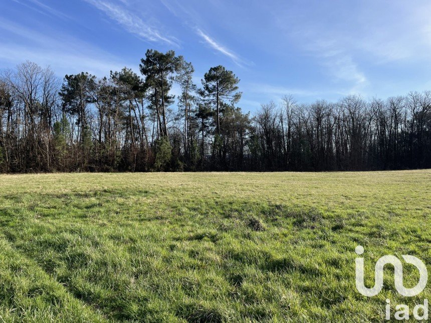 Land of 2,500 m² in Marcillac-Saint-Quentin (24200)