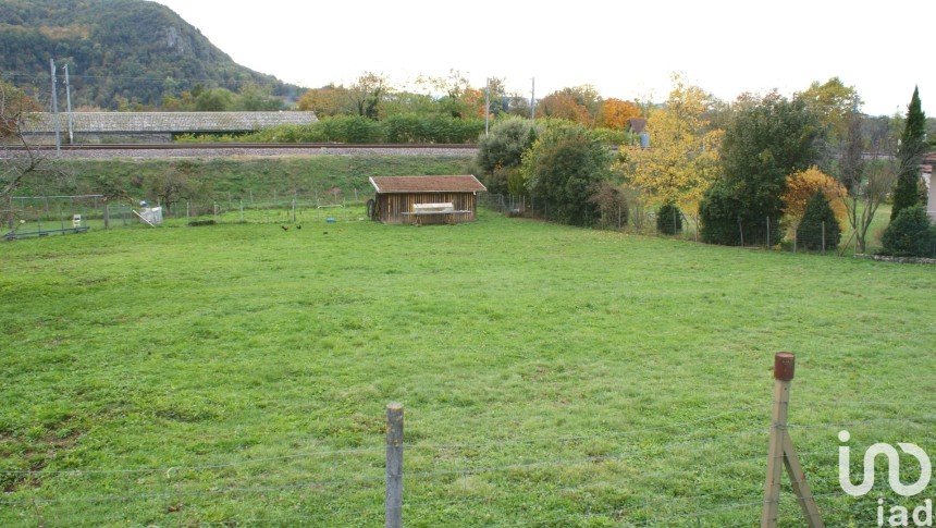 Land of 1,308 m² in Saint-Hilaire-du-Rosier (38840)