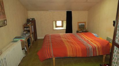 House 4 rooms of 105 m² in Saint-Aubin-le-Cloud (79450)
