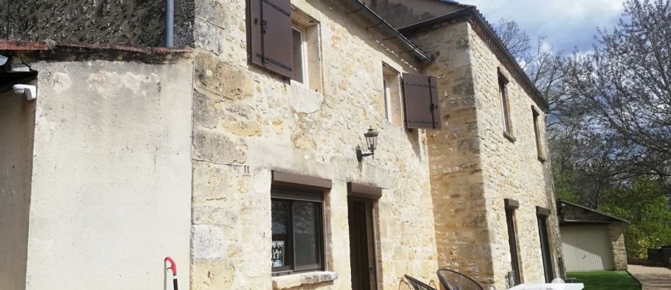 Maison traditionnelle 5 pièces de 145 m² à Saint-Cyprien (24220)